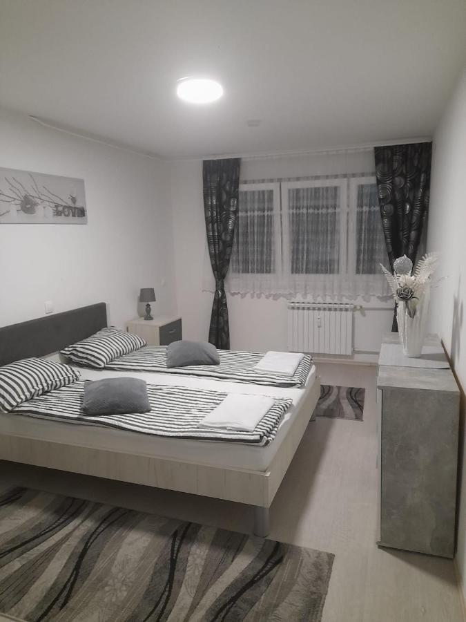Apartman Lela Karlovac Eksteriør billede